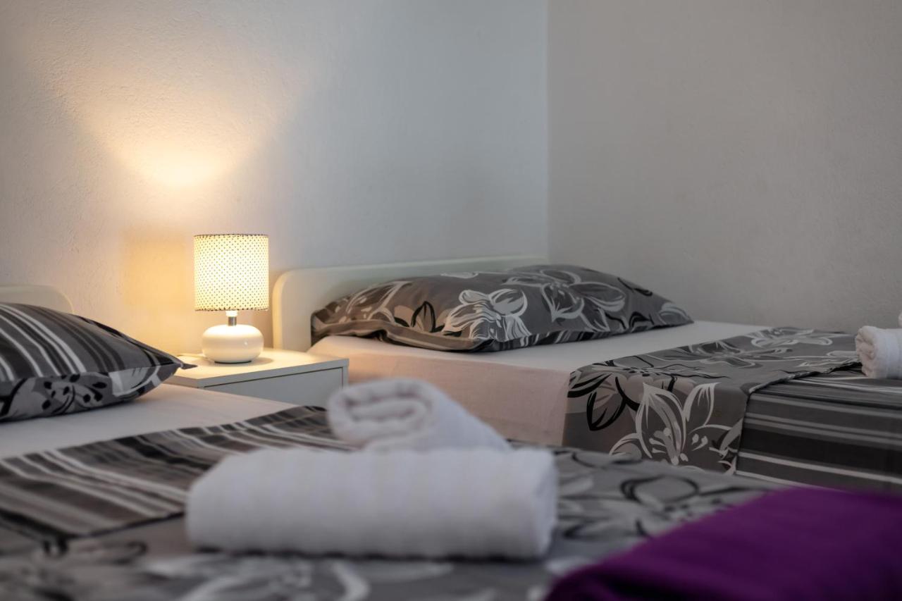 Holiday Home Barbara Трогир Екстериор снимка