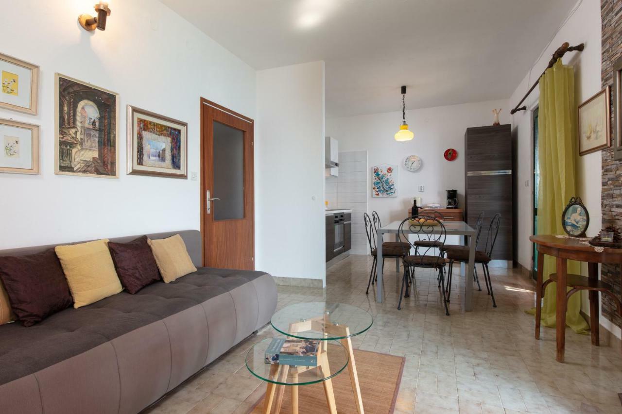 Holiday Home Barbara Трогир Екстериор снимка
