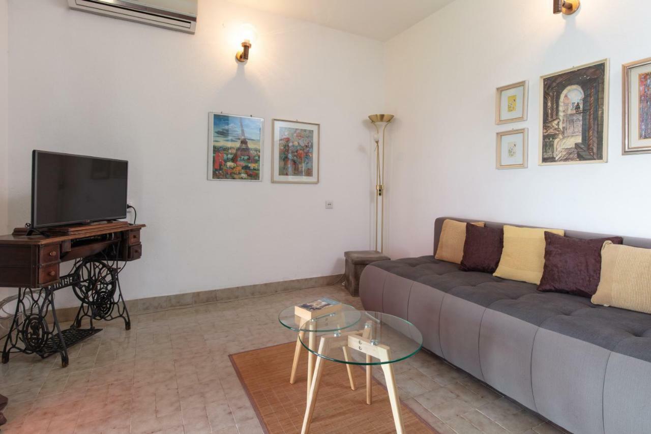 Holiday Home Barbara Трогир Екстериор снимка