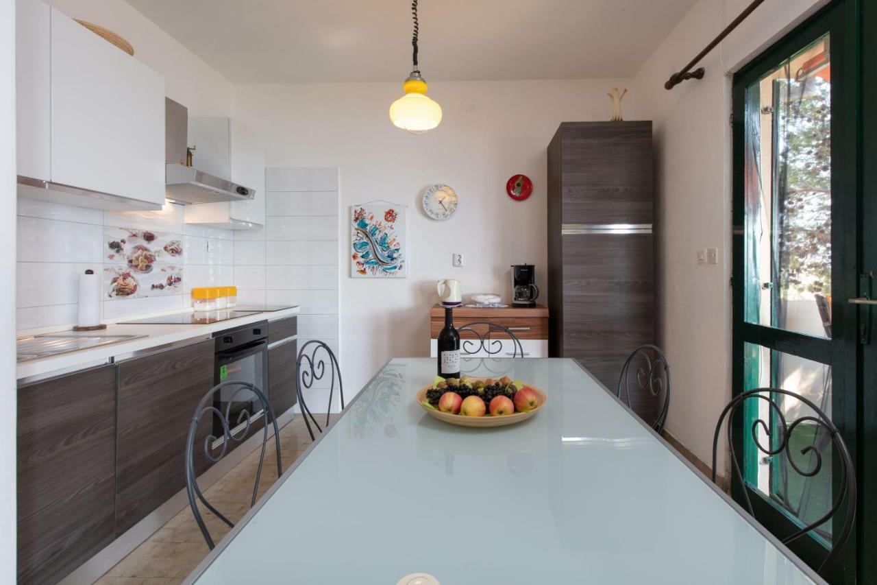 Holiday Home Barbara Трогир Екстериор снимка