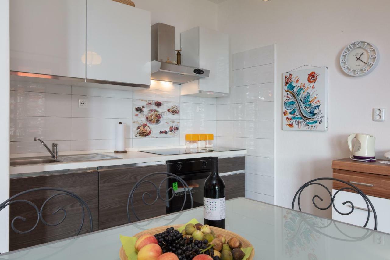 Holiday Home Barbara Трогир Екстериор снимка