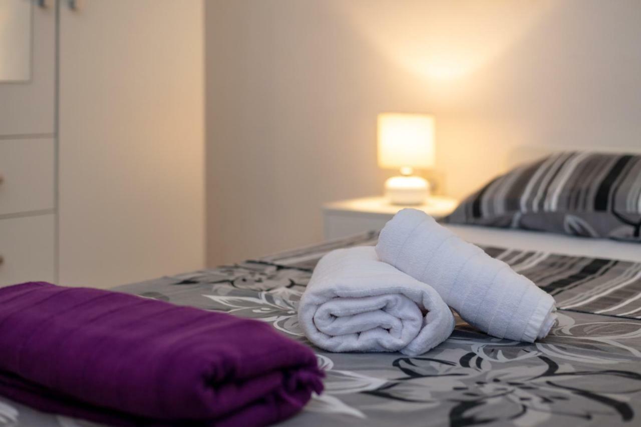 Holiday Home Barbara Трогир Екстериор снимка
