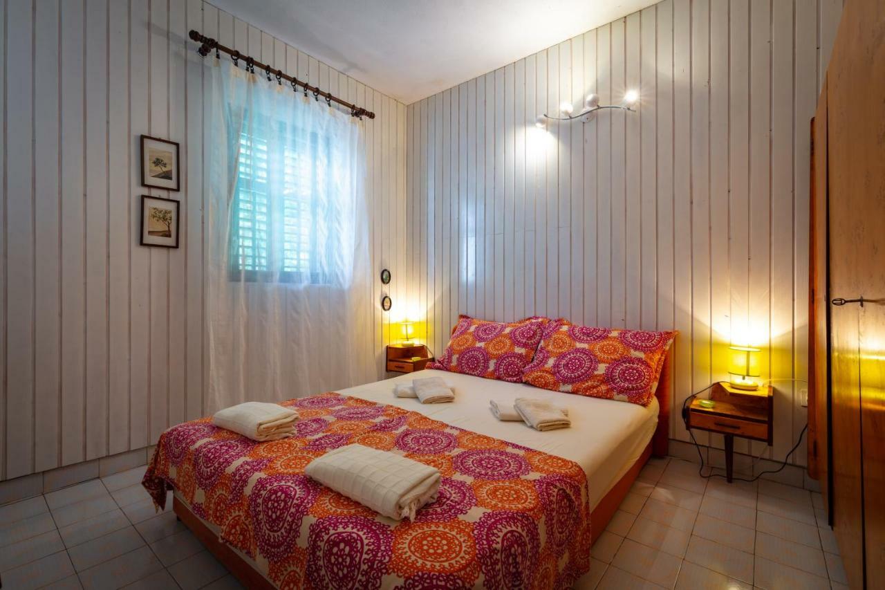 Holiday Home Barbara Трогир Екстериор снимка