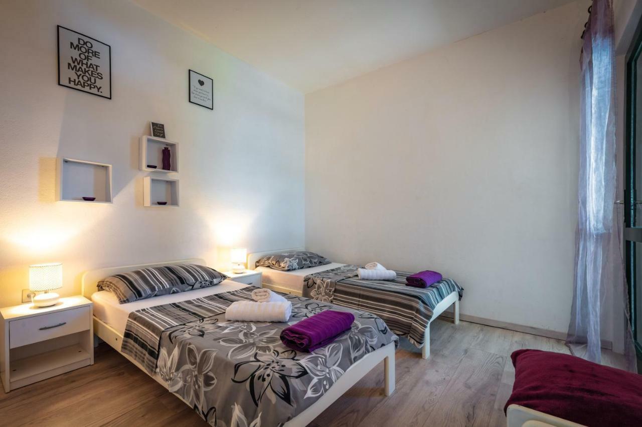 Holiday Home Barbara Трогир Екстериор снимка