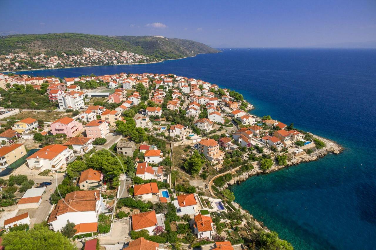 Holiday Home Barbara Трогир Екстериор снимка